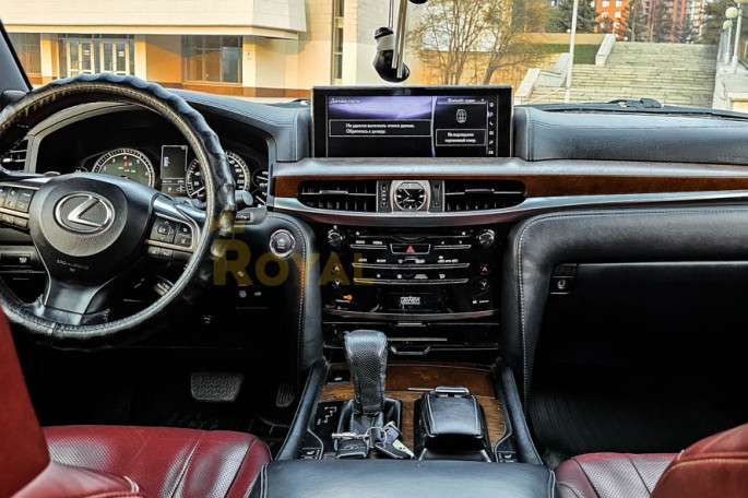 Lexus LX570 - фото 1