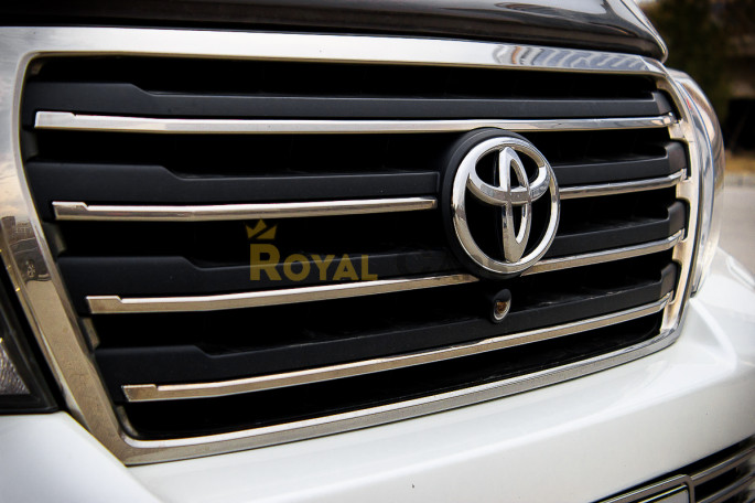 Toyota Land Cruiser 200 - фото 1