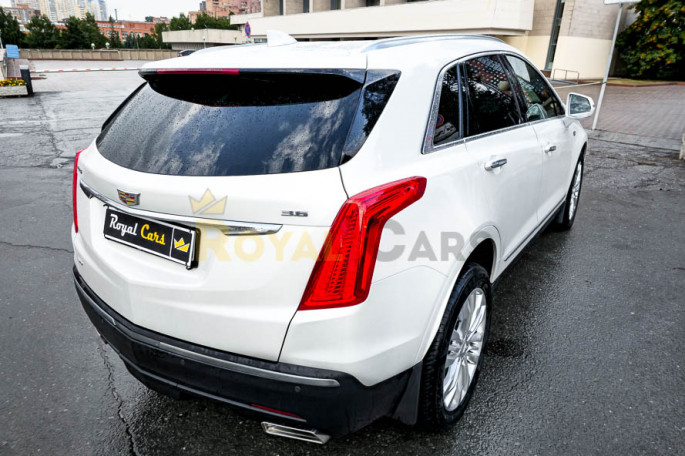 Cadillac XT5 - фото 1