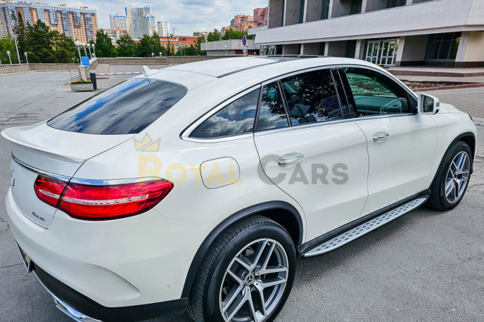 Mercedes-Benz GLE 350d - фото 1