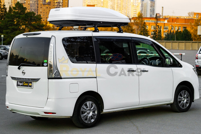 Nissan Serena C26 (6 мест) - фото 1