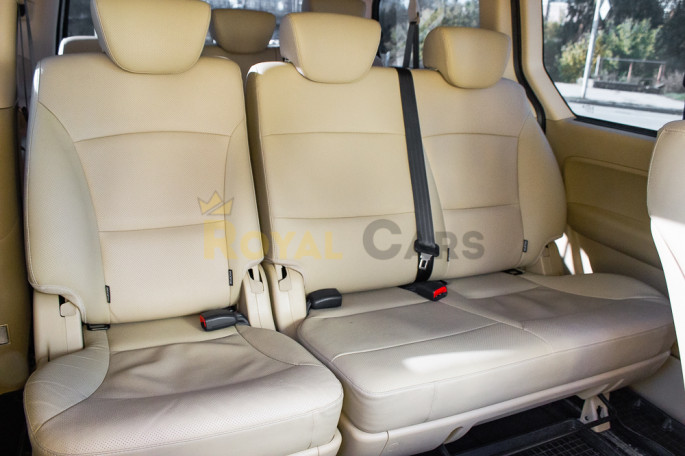 Hyundai H-1 Black Business (7 мест) - фото 1
