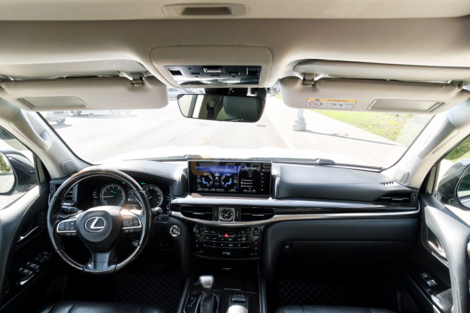 Lexus LX570 Luxury - фото 1
