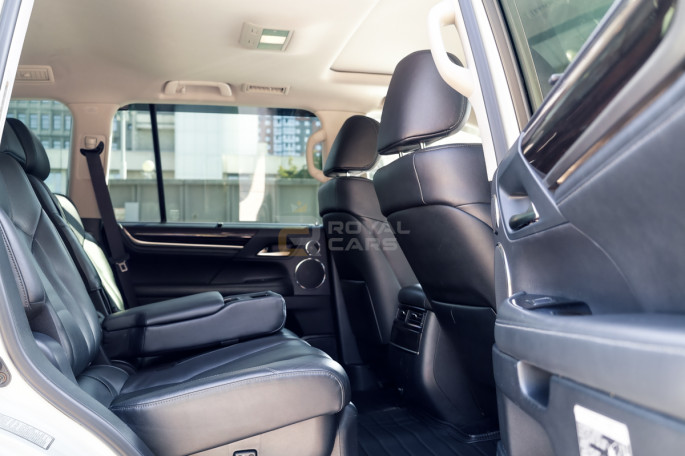 Lexus LX570 Luxury - фото 1