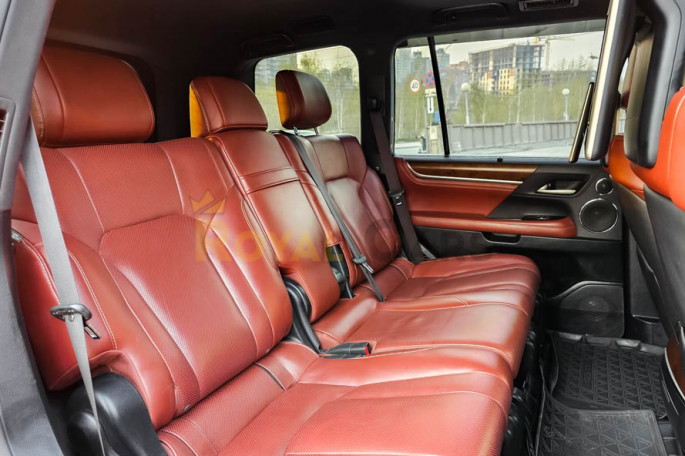 Lexus LX570 - фото 1