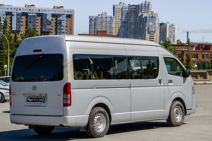 Toyota Hiace (11 мест) - фото 1