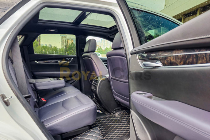Cadillac XT5 - фото 1