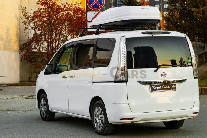 Nissan Serena C26 (6 мест) - фото 1