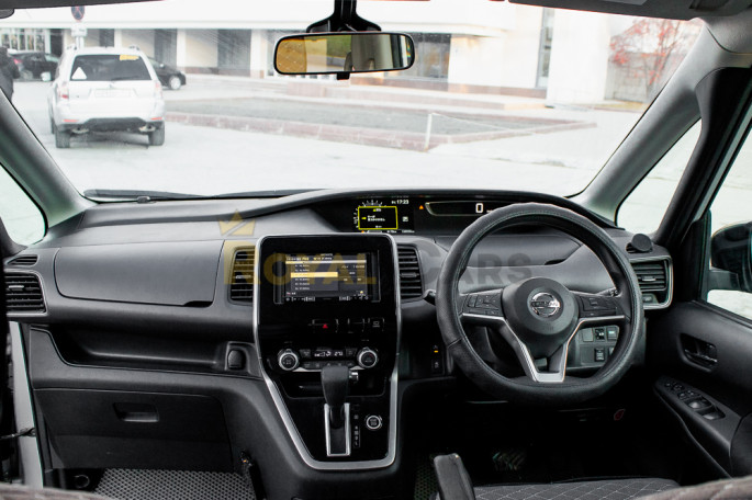 Nissan Serena C27 (6 мест) - фото 1