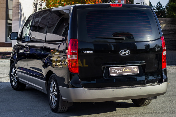 Hyundai H-1 Black Business (7 мест) - фото 1