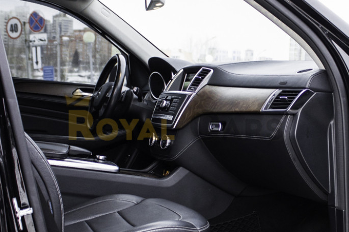 Mercedes-Benz ML 300 - фото 1
