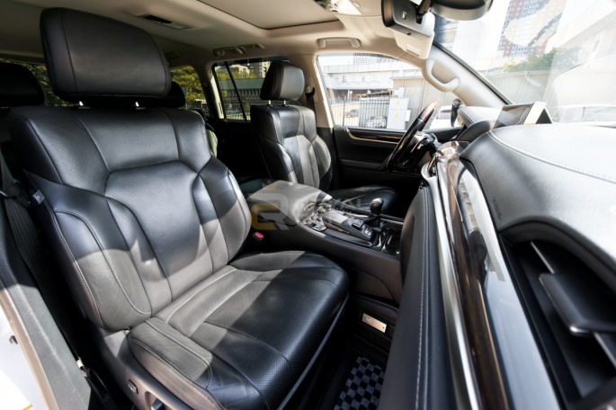 Lexus LX570 Luxury - фото 1