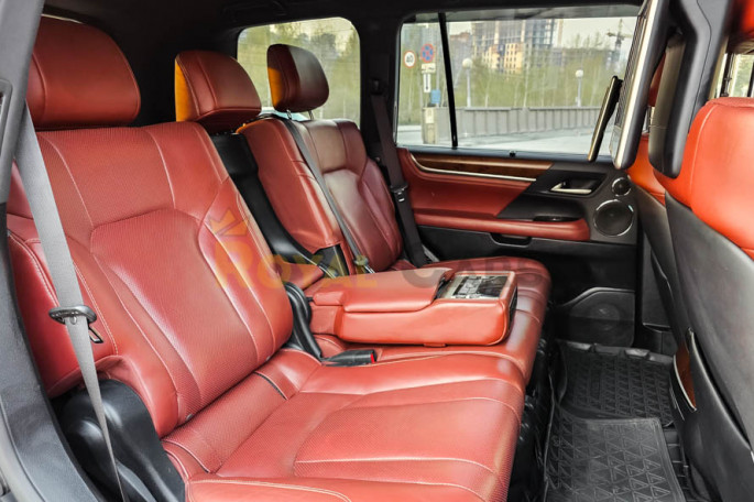 Lexus LX570 - фото 1