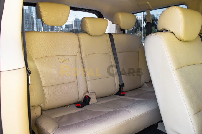 Hyundai H-1 Black Business (7 мест) - фото 1