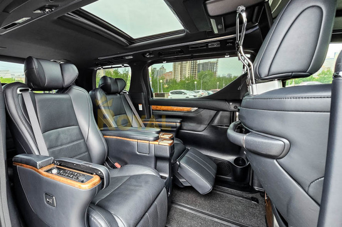 Toyota Alphard Executive Lounge (5 мест) - фото 1
