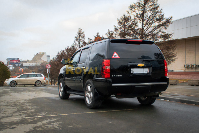 Chevrolet Tahoe - фото 1