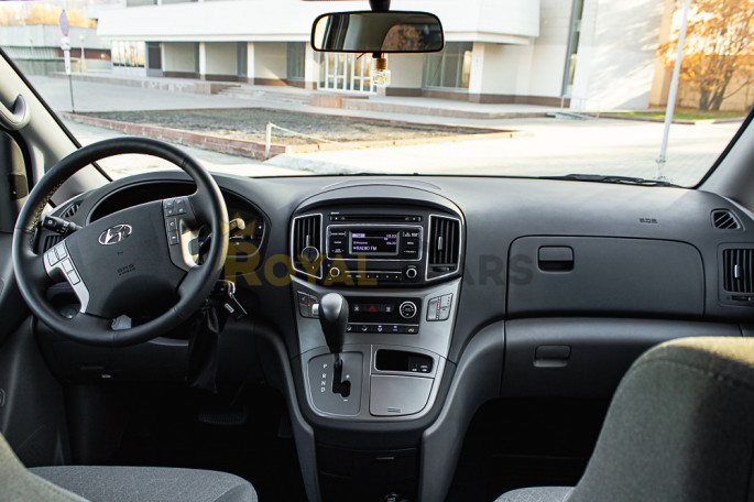 Hyundai H-1 Comfort+ (7 мест) - фото 1