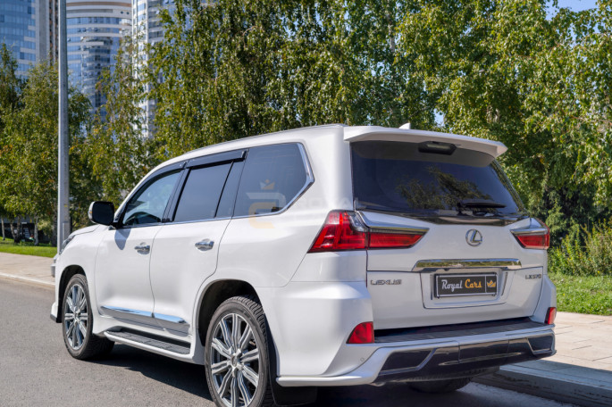 Lexus LX570 Luxury - фото 1