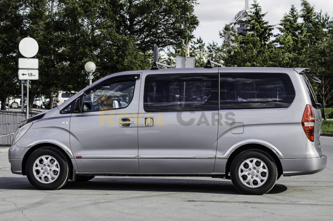 Hyundai Grand Starex (7 мест) - фото 1