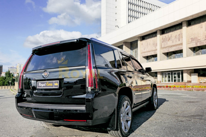 Cadillac Escalade - фото 1