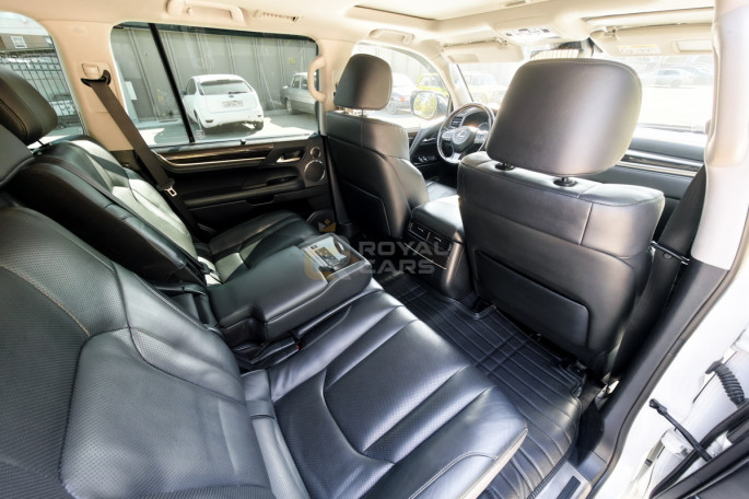 Lexus LX570 Luxury - фото 1