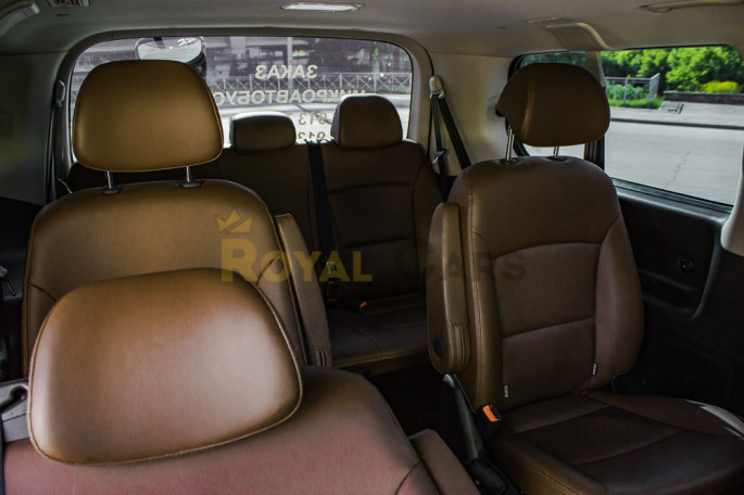 Hyundai Grand Starex (8 мест) - фото 1