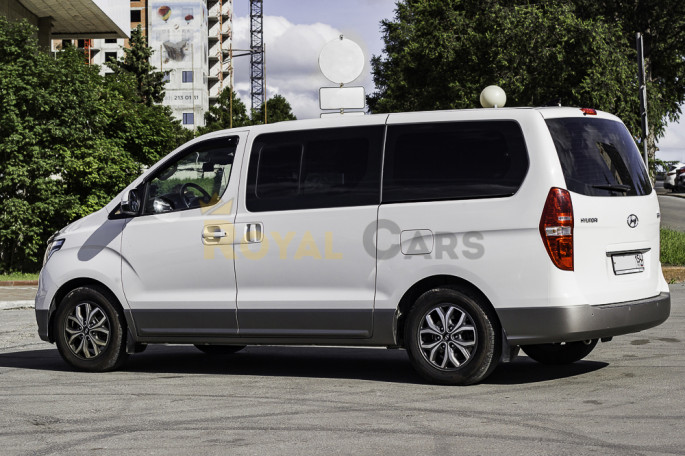 Hyundai H-1 (7 мест) - фото 1