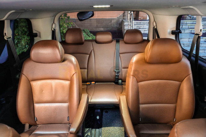 Hyundai Starex Urban (8 мест) - фото 1