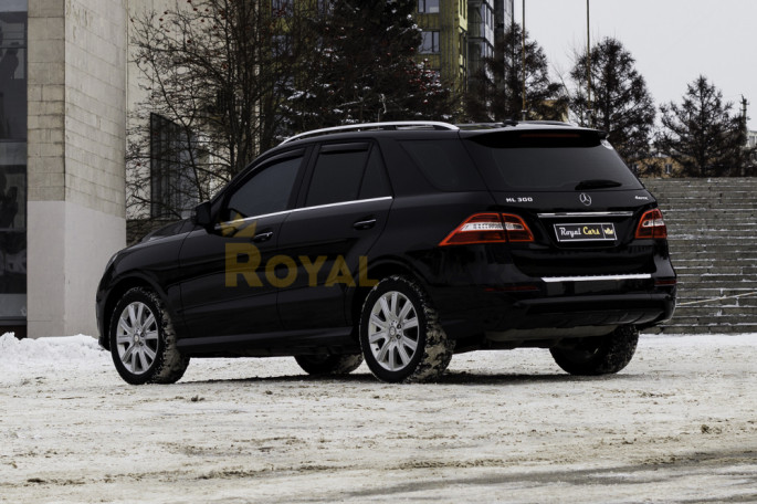 Mercedes-Benz ML 300 - фото 1